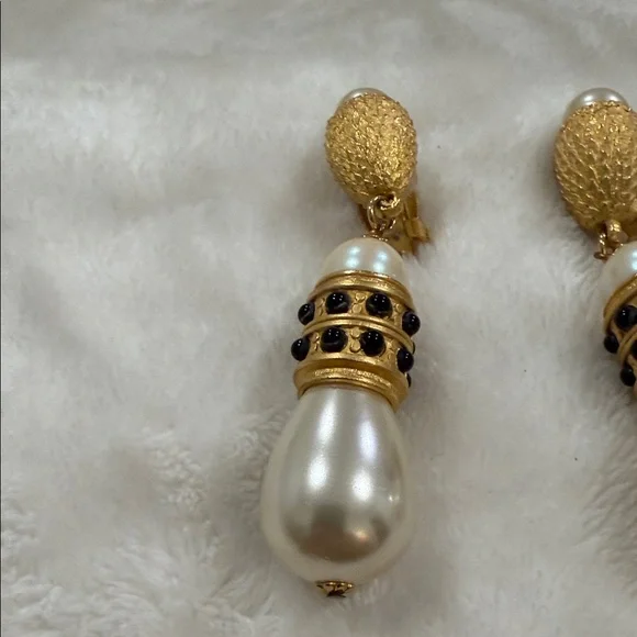 Vintage- Gold Tone Large Clip On Pearl Drop Earrings with Black Accents - Picture 2 of 9